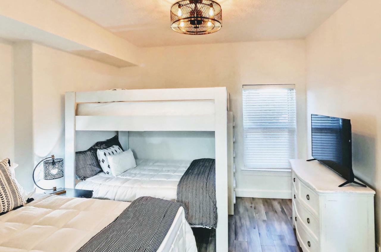 Barefoot Bliss - Beachfront Condo - Sleeps 12 Panama City Beach Eksteriør billede